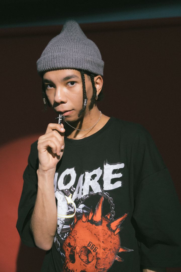 "Who Are You" Comfy Tee - Skullface