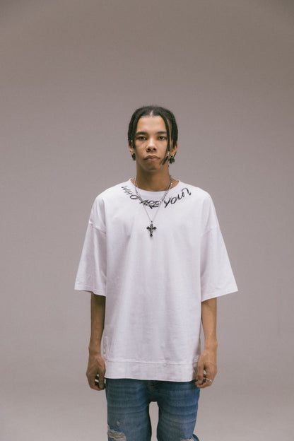 "Who Are You?" Comfy oversized Tee - Basics bigprint
