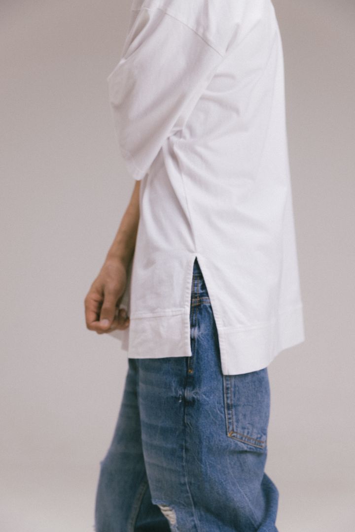 "Who Are You?" Comfy oversized Tee - Basics bigprint
